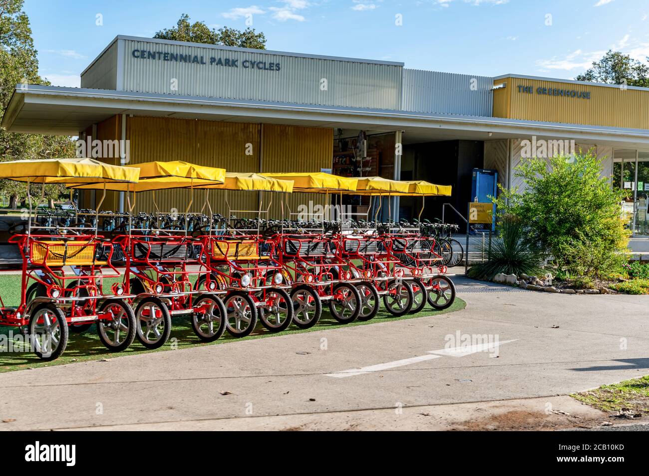 Sydney NSW Australia - 27 Maggio 2020 - facciata di Cicli del Centennial Park con Blur parcheggiato in risciò ciclabile Foto Stock