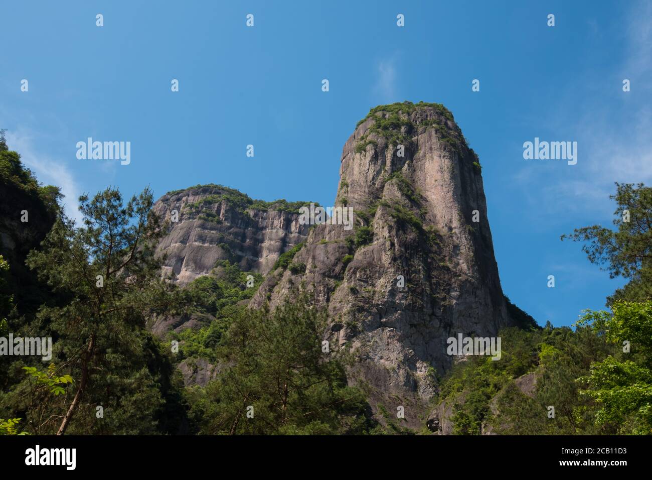 Vista sulle montagne dal percorso escursionistico nel Parco Nazionale di Shenxian Ju, Cina Foto Stock