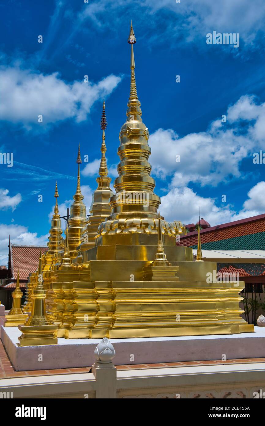 Golden stupa al tempio Foto Stock