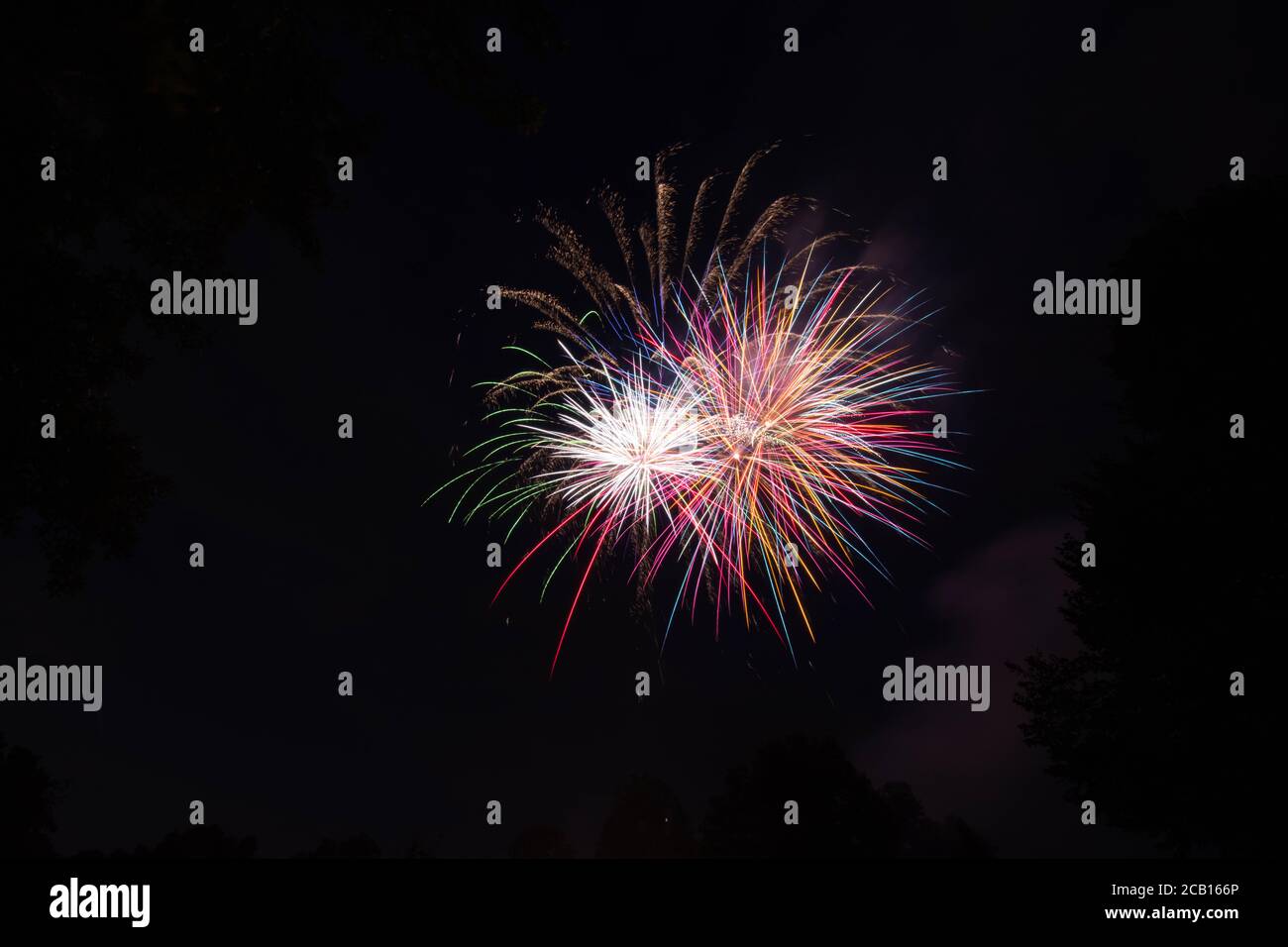 Il fuoco funziona con i modelli colorati che celebrano la felicità e la gioia Foto Stock