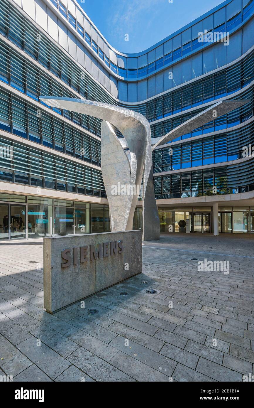 Scultura le ali dell'architetto Daniel Libeskind nella sede centrale  Siemens, Monaco, alta Baviera, Baviera, Germania Foto stock - Alamy