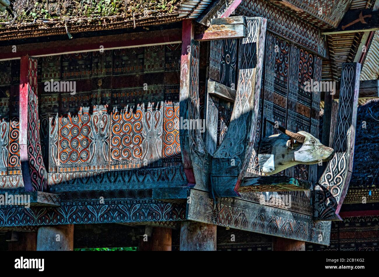 Decorazione tribale d'arte, villaggio tradizionale di Toraja, Tona Toraja, Sulawesi del Sud, Isole Grande Sunda, Indonesia Foto Stock