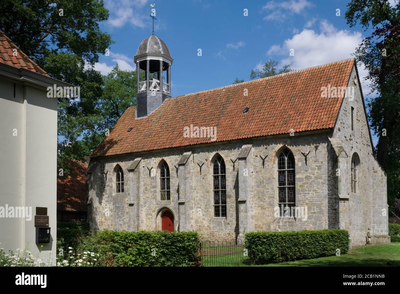 Vista presso la riformata Stiftskerk o Stiftschurch a Weerselo, Dinkelland nei Paesi Bassi Foto Stock