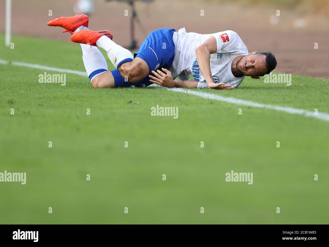 Firo: 09.08.2020, Fuvuball: Calcio: 1° campionato di prova Bundesliga 2020/21 FC Schalke 04 - VfL Osnabrvºck, Osnabrueck, STEVEN SKRZYBSKI, a terra | utilizzo in tutto il mondo Foto Stock