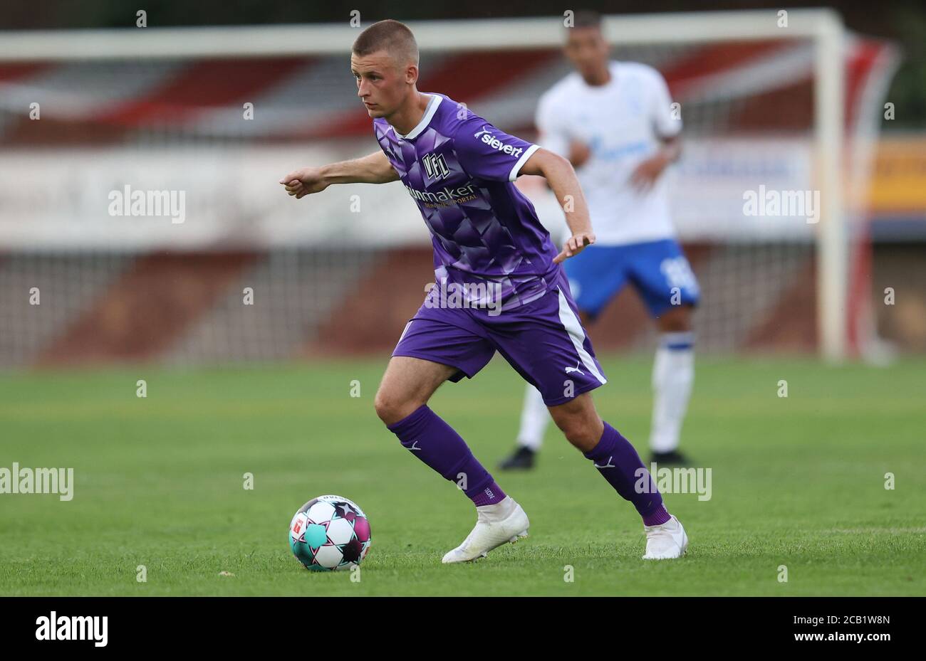 Firo: 09.08.2020, Fuvuball: Calcio: 1° campionato Bundesliga 2020/21 FC Schalke 04 - VfL Osnabrvºck, Osnabrueck Sebastian Klaas, azione individuale | utilizzo in tutto il mondo Foto Stock