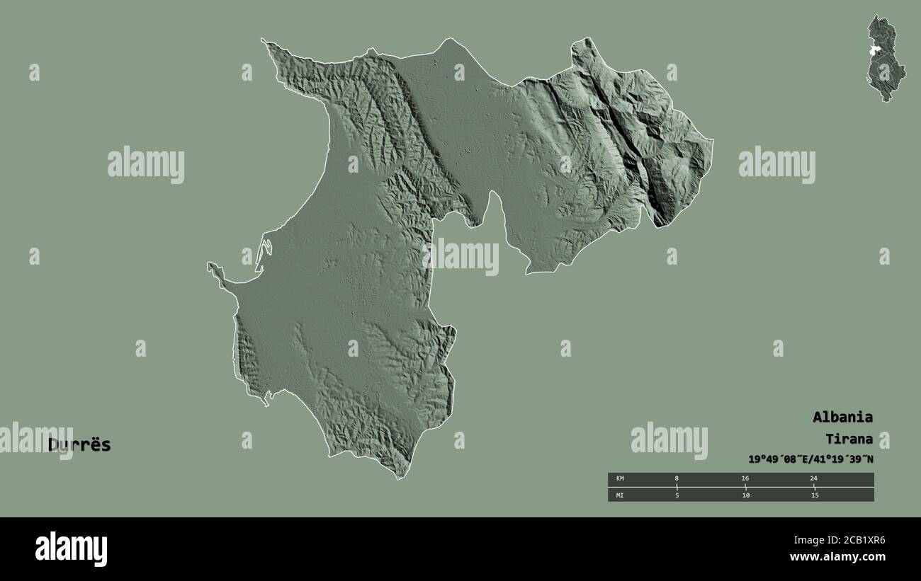 Forma di Durrës, contea dell'Albania, con la sua capitale isolata su solido sfondo. Scala della distanza, anteprima della regione ed etichette. Mappa di elevazione colorata. 3 Foto Stock