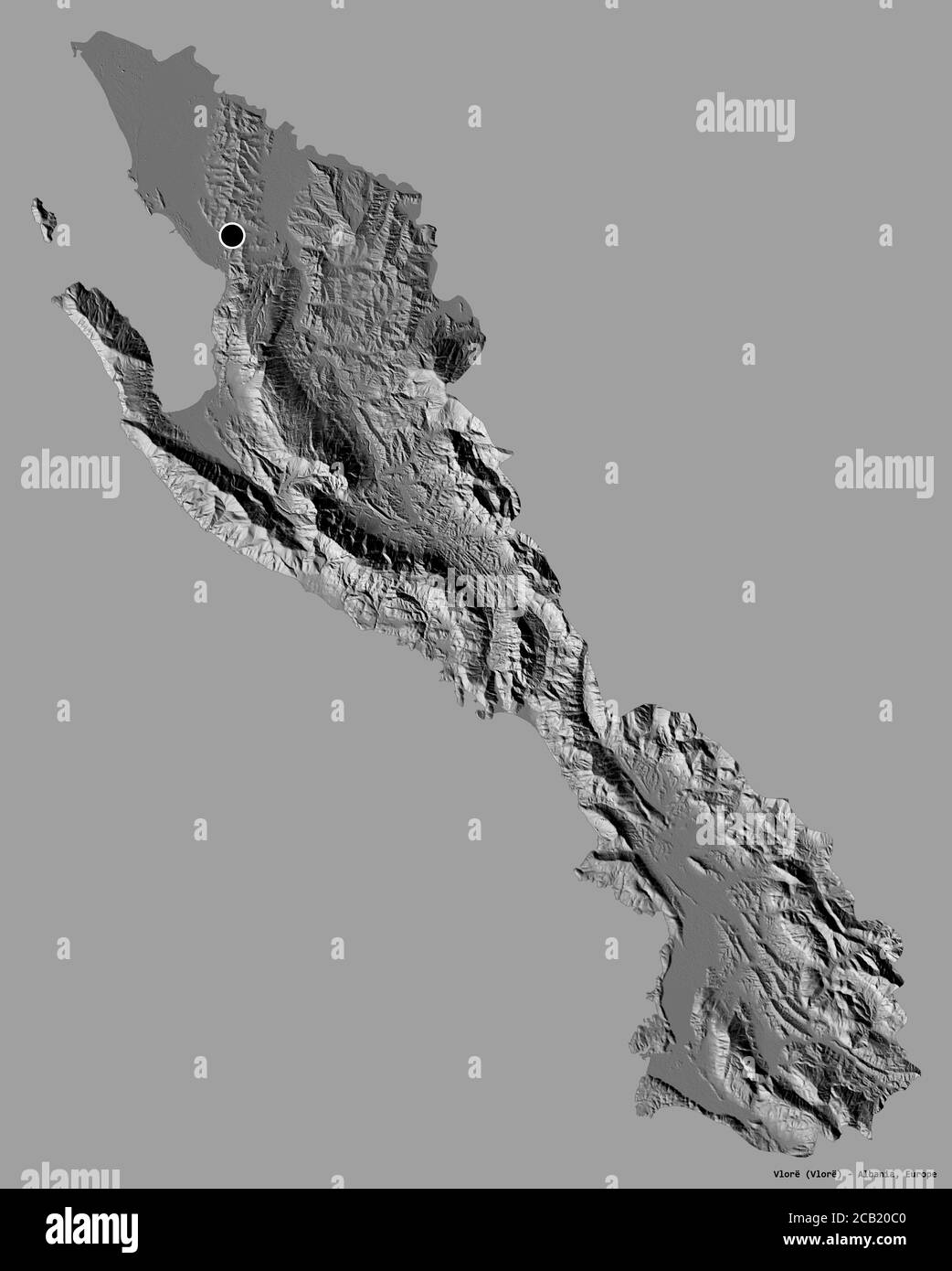 Forma di Vlorë, contea dell'Albania, con la sua capitale isolata su uno sfondo a tinta unita. Mappa elevazione bilivello. Rendering 3D Foto Stock