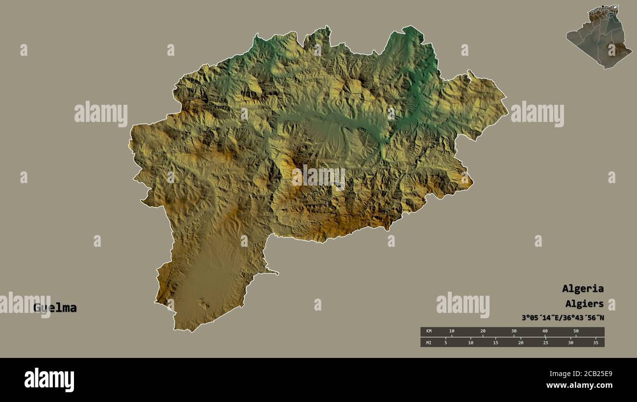 Forma di Guelma, provincia dell'Algeria, con la sua capitale isolata su solido sfondo. Scala della distanza, anteprima della regione ed etichette. Mappa di rilievo topografico Foto Stock