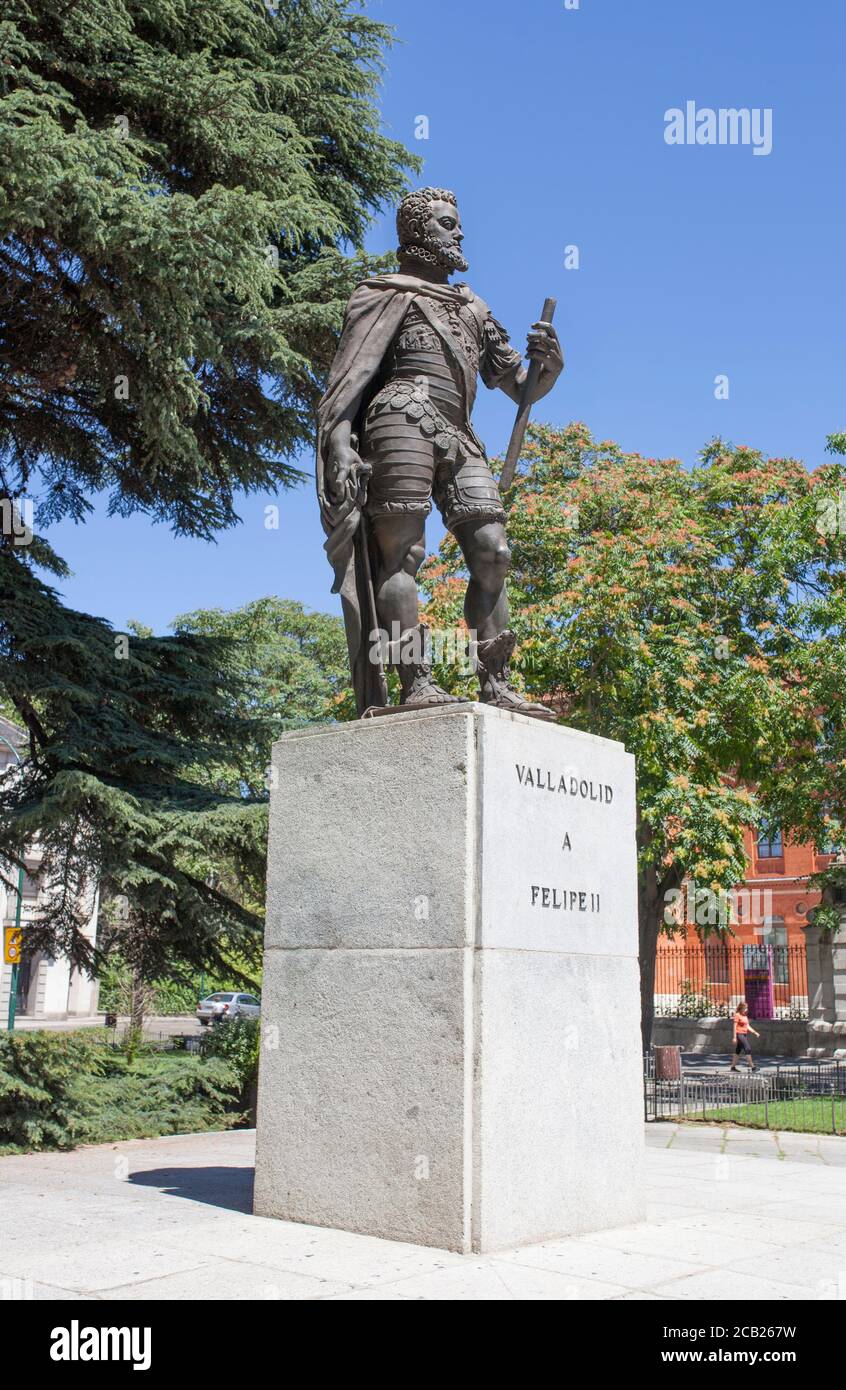 Statua di Filippo II di Spagna, scolpita da Francisco Coullaut nel 1964. Piazza San Pablo, Valladolid, Spagna Foto Stock
