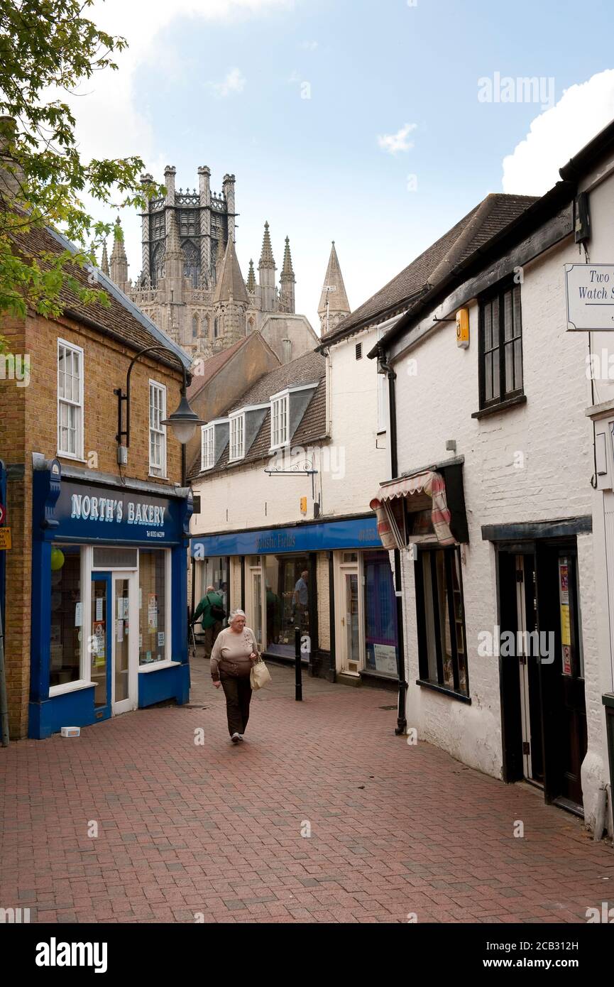 Negozi indipendenti in High Street Passage nella città cattedrale di Ely, Cambridgeshire, Inghilterra. Foto Stock