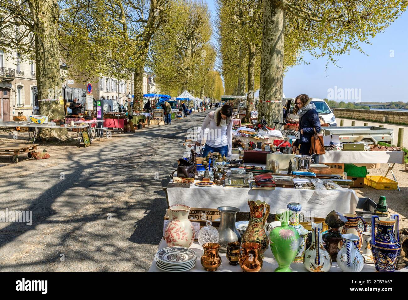 Francia, Loir et Cher, Valle della Loira Patrimonio Mondiale dell'UNESCO, Blois, mercato delle pulci sulla Promenade du Mail // Francia, Loir-et-Cher (41), Val d Foto Stock