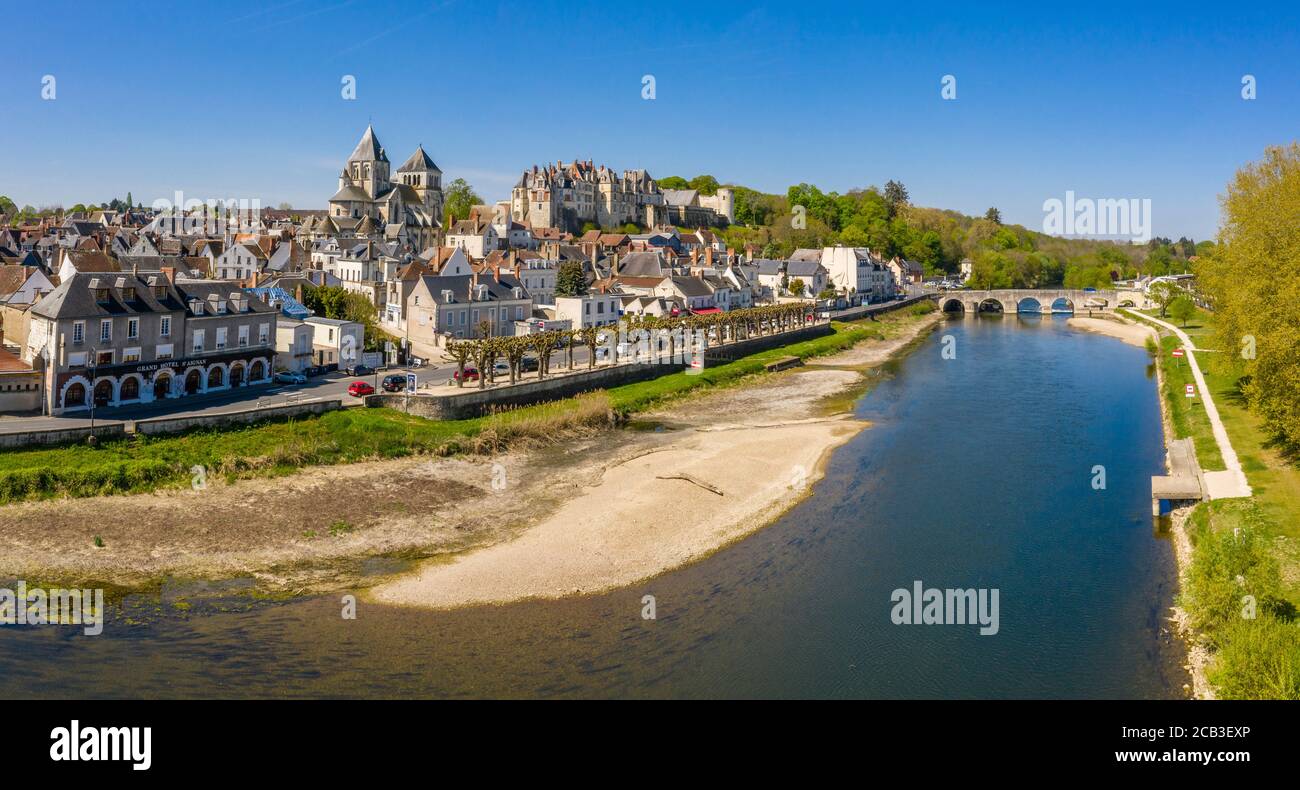 Francia, Loir et Cher, Valle della Loira, Saint Aignan sur Cher, vista generale del villaggio sulle rive del fiume Cher (vista aerea) // Francia, Loir-et Foto Stock