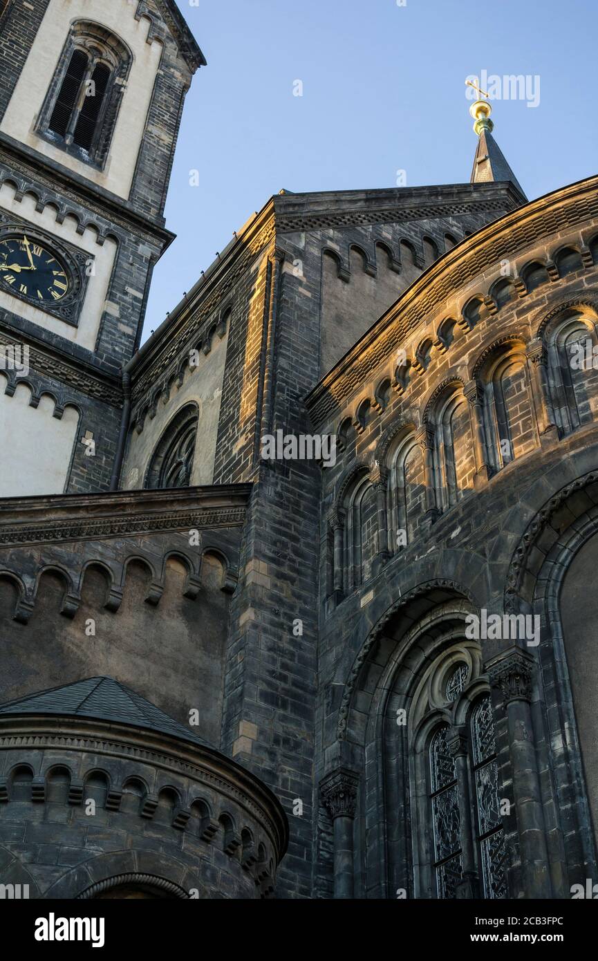 Chiesa dei Santi Cirillo e Metodio, Karlin, Praga, Repubblica Ceca, Czechia, Europa - edificio sacro scuro in stile romanico Foto Stock