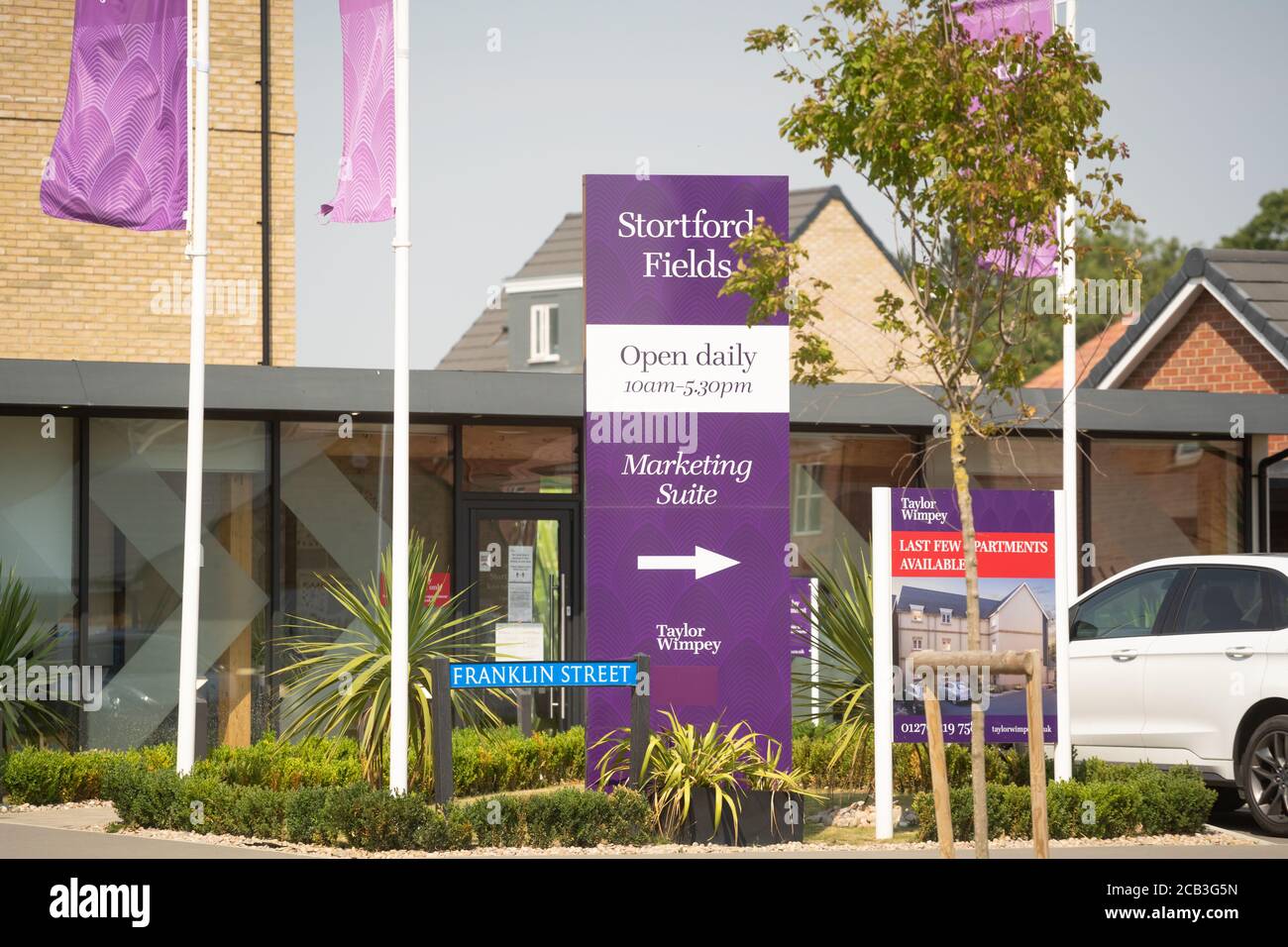 Taylor Wimpey Sales and Marketing Suite al nuovo Stortford Fields housing estate development. Foto Stock