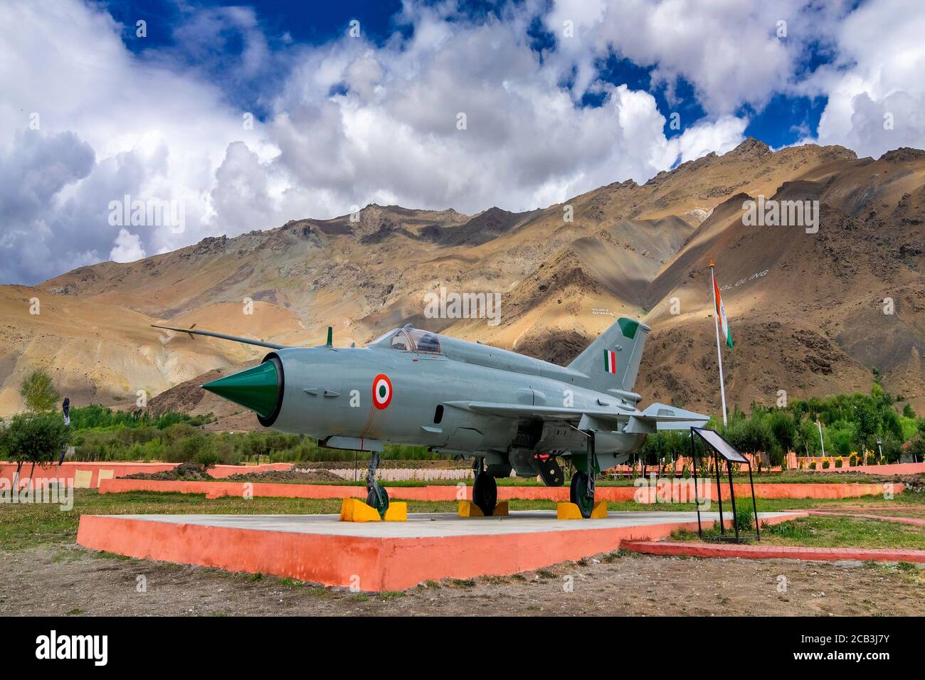 Kargil, Jammu e Kashmir, India - 1 settembre 2014 : un aereo da combattimento MIG-21 utilizzato dall'India nella guerra di Kargil 1999 (operazione Vijay), l'India ha vinto la guerra. Foto Stock