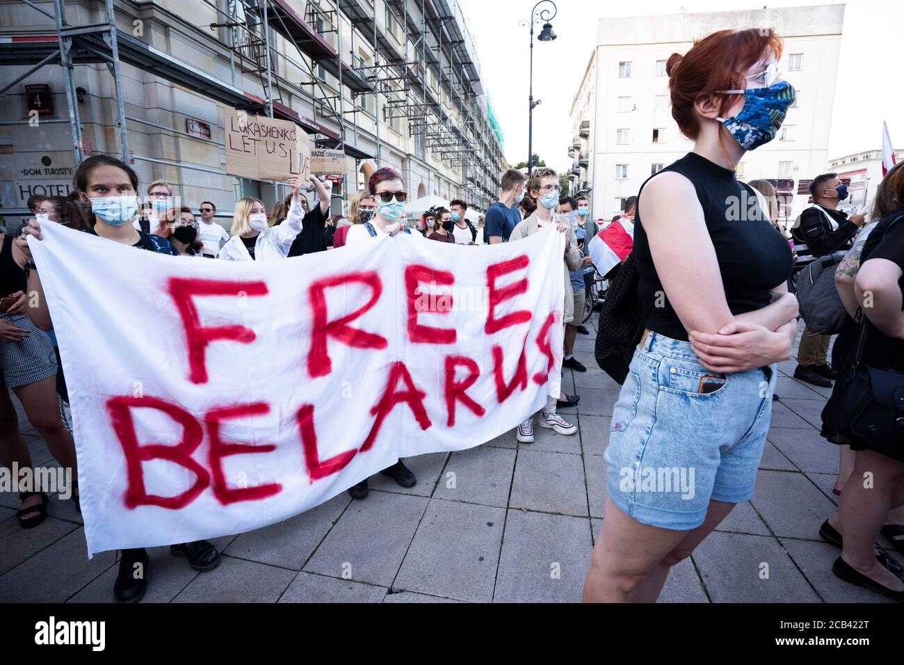 Diverse centinaia di persone hanno manifestato in solidarietà con il popolo bielorusso a Varsavia, in Polonia, il 10 agosto 2020. Domenica il presidente in carica Alexander Foto Stock