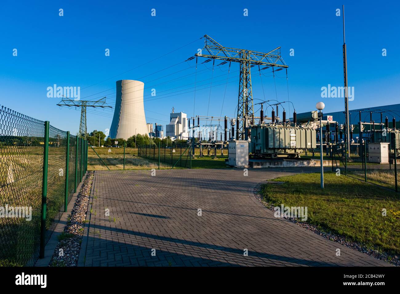 Alimentazione elettrica del porto d'oltremare della città dal Stazione di trasformazione Umspannwerk Peez Foto Stock