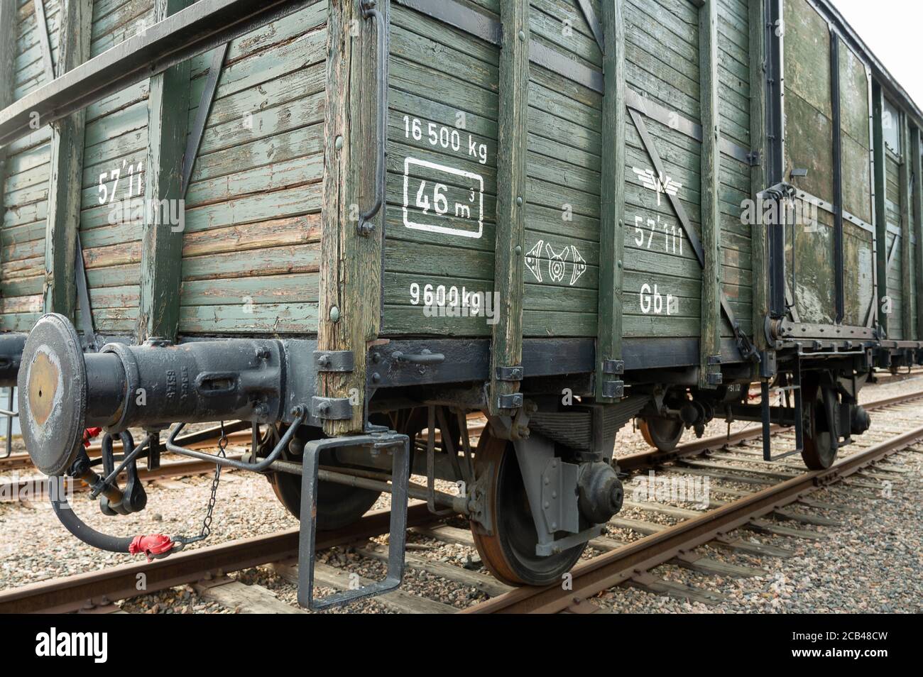 Un closeup di una ferrovia di legno d'epoca in piedi la pista Foto Stock