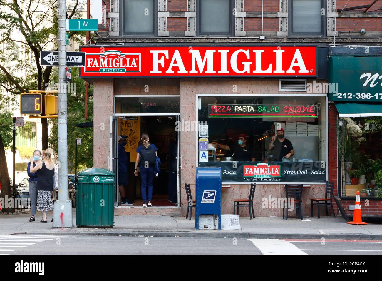Famiglia Pizzeria famosa, 1284 First Ave, New York, foto di un negozio di una catena di pizzerie nel quartiere Upper East Side di Manhattan. Foto Stock