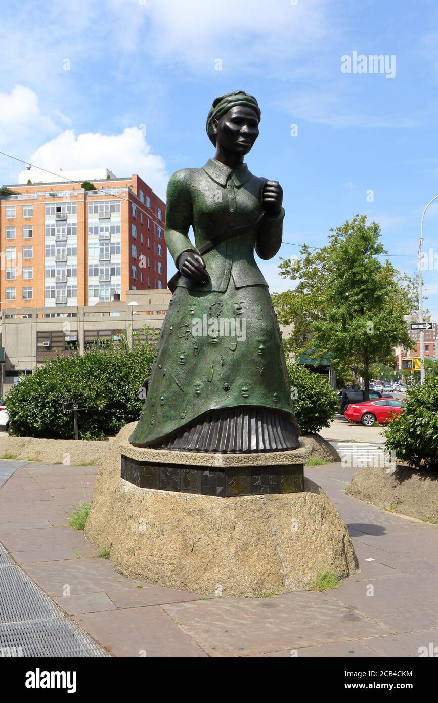 Scultura "Swing Low" Harriet Tubman di Alison Saar ad Harlem, New York. Foto Stock