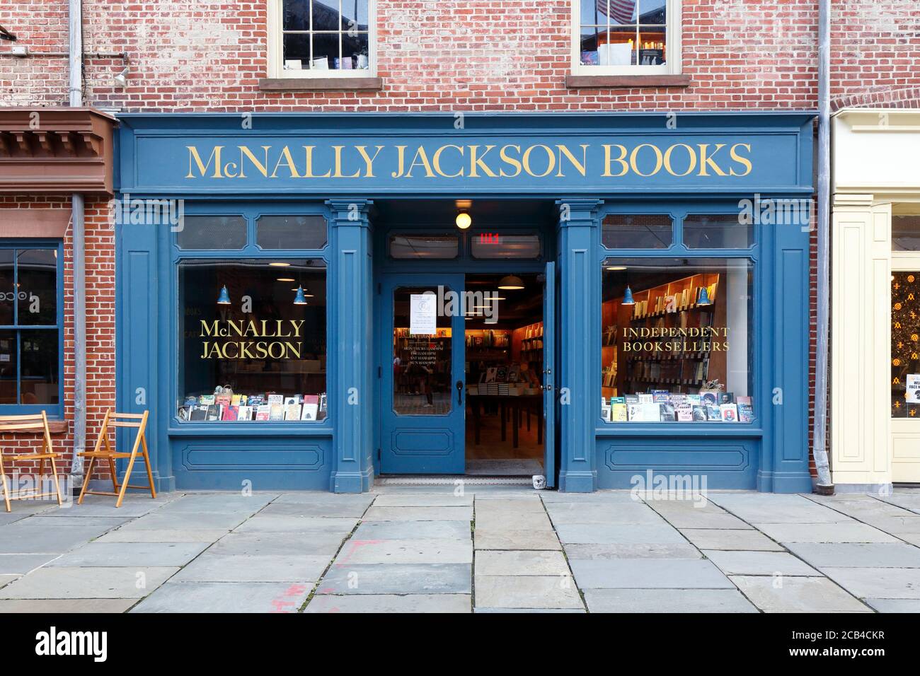 McNally Jackson, 4 Fulton St, New York, NYC foto di una libreria indipendente nel quartiere South Street Seaport di Manhattan. Foto Stock