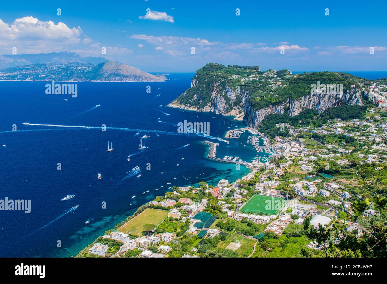 Isola di Capri e Marina Grande vista da Villa San Michele di Anacapri Foto Stock