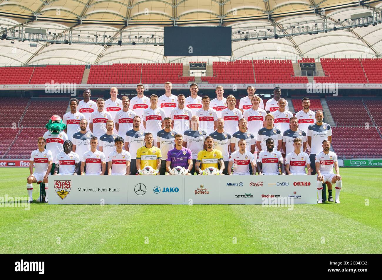 Stoccarda, Germania, 10 agosto 2020, Mannschaftsfoto: 1.Reihe vorne, von Links: Philipp KLEMENT, VFB 21, Tanguy COULIBALY, VFB 7, Erik THOMMY, VFB 11, Wataru ENDO, VFB 3, Fabian BREDLOW, VFB 33 , Gregor KOBEL, portiere VFB 1, Jens GRAHL, VFB 13, Darko CHURLINOV, Orel MANGALA, VFB, VLIMZ, VFB 23, VFB 31, VLIMZ, VFB, VFB, VALICHE, VFB, VFB, VFB, VALICHE, VFB, VFB, VFB, VALICHE, VFB, VFB Maskottchen, mascotte Fritzle , Dino POIMANN, Markus FREGIN, Matthias SCHIFFERS, Martin FRANZ, Oliver BARTLETT, Uwe GOSPODAREK, Michael KAMMERMEYER, Peter PERCHTOLD, VFB Co-Trainer , Michael WIMMER, Co Trainer VPellegrino MATARHE FB Foto Stock