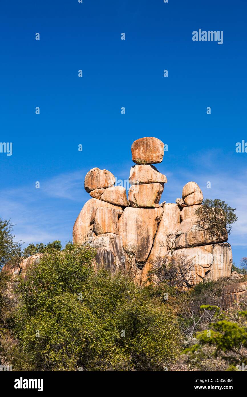 Colline di Matobo, formazioni rocciose equilibranti naturali, Matopos Game Park, Matobo National Park, sobborghi di Bulawayo, Matabeleland Sud, Zimbabwe, Africa Foto Stock