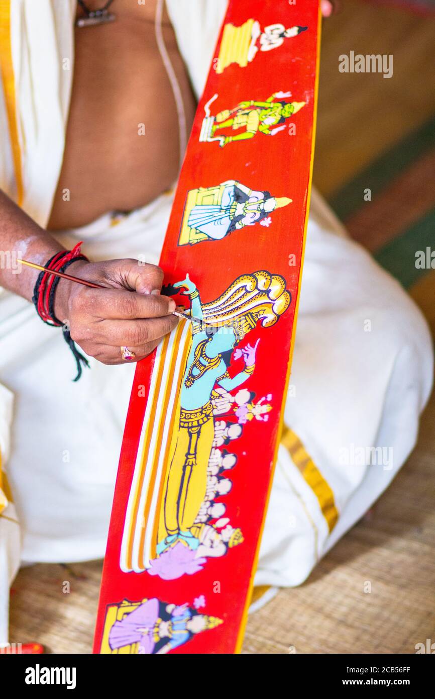 L'arco Ceremoniale, Onavillu. Pittura artigianale delle immagini di dio su prua. E' fatto per rituali annuali al tempio Padmanabha swamy durante il festival di Onam Foto Stock