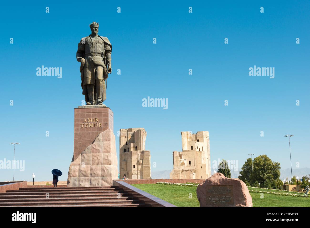 Shakhrisabz, Uzbekistan - Statua di Amir Timur a Shakhrisabz, Uzbekistan. Amir Timur (1370 - 1405) è il fondatore dell'impero Timurid. Foto Stock
