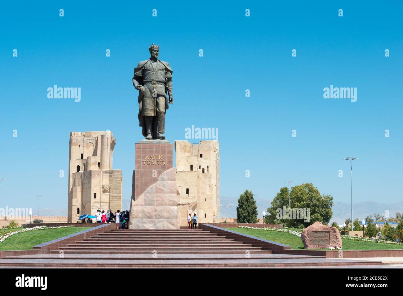 Shakhrisabz, Uzbekistan - Statua di Amir Timur a Shakhrisabz, Uzbekistan. Amir Timur (1370 - 1405) è il fondatore dell'impero Timurid. Foto Stock