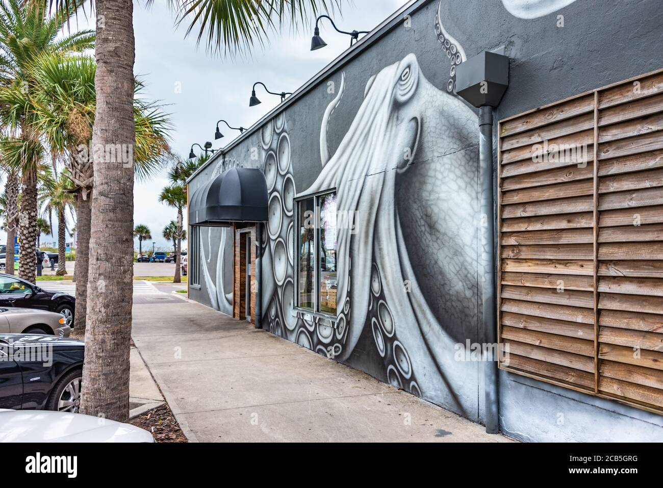 Pitturato a forma di polpo al bar e ristorante sulla spiaggia di Flask & Cannon, direttamente di fronte alla spiaggia pubblica di Jacksonville Beach, Florida. (STATI UNITI) Foto Stock
