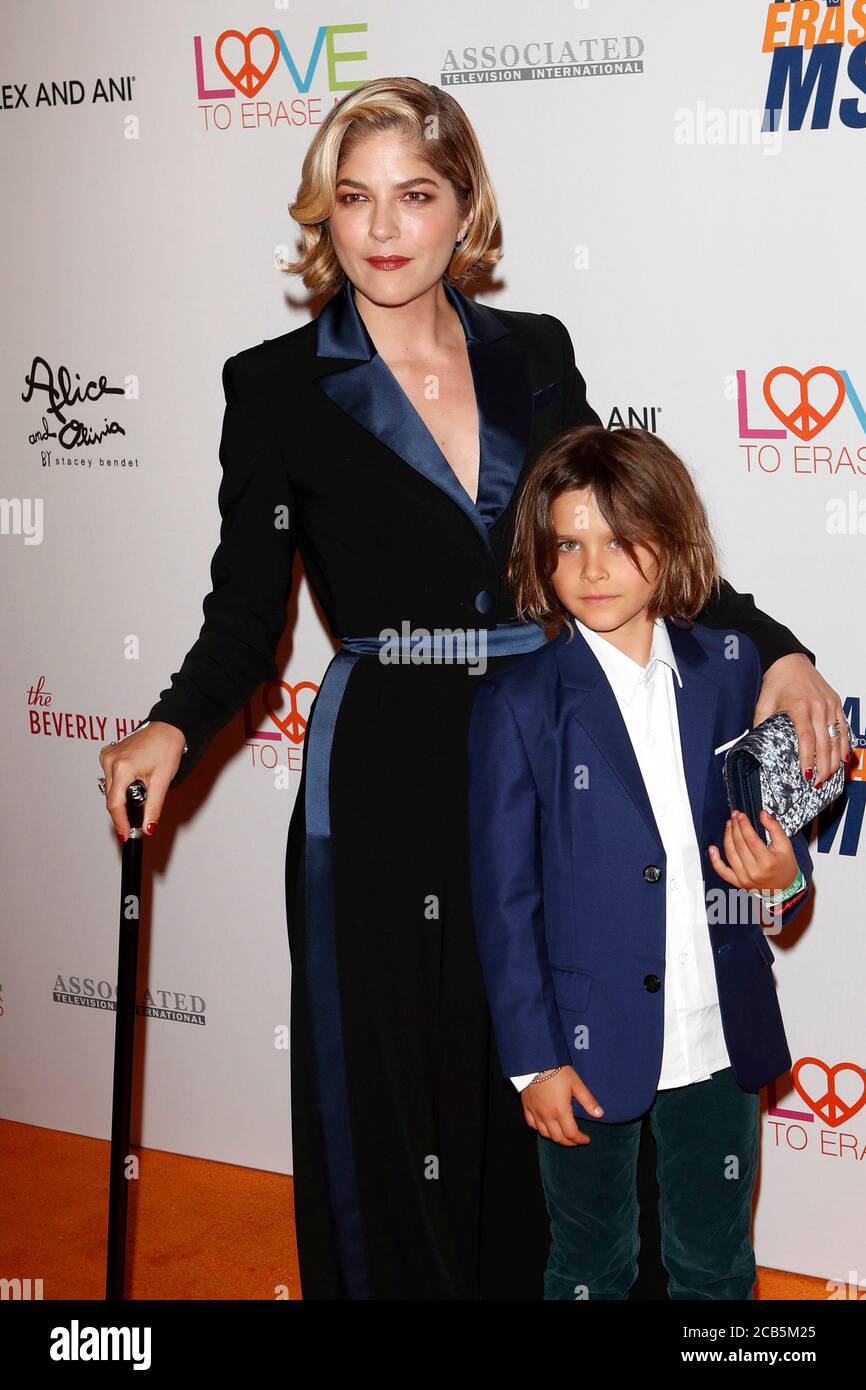 LOS ANGELES - MAGGIO 10: Selma Blair, Arthur Saint Bleick al Race to Erase MS Gala al Beverly Hilton Hotel il 10 Maggio 2019 a Beverly Hills, CA Foto Stock