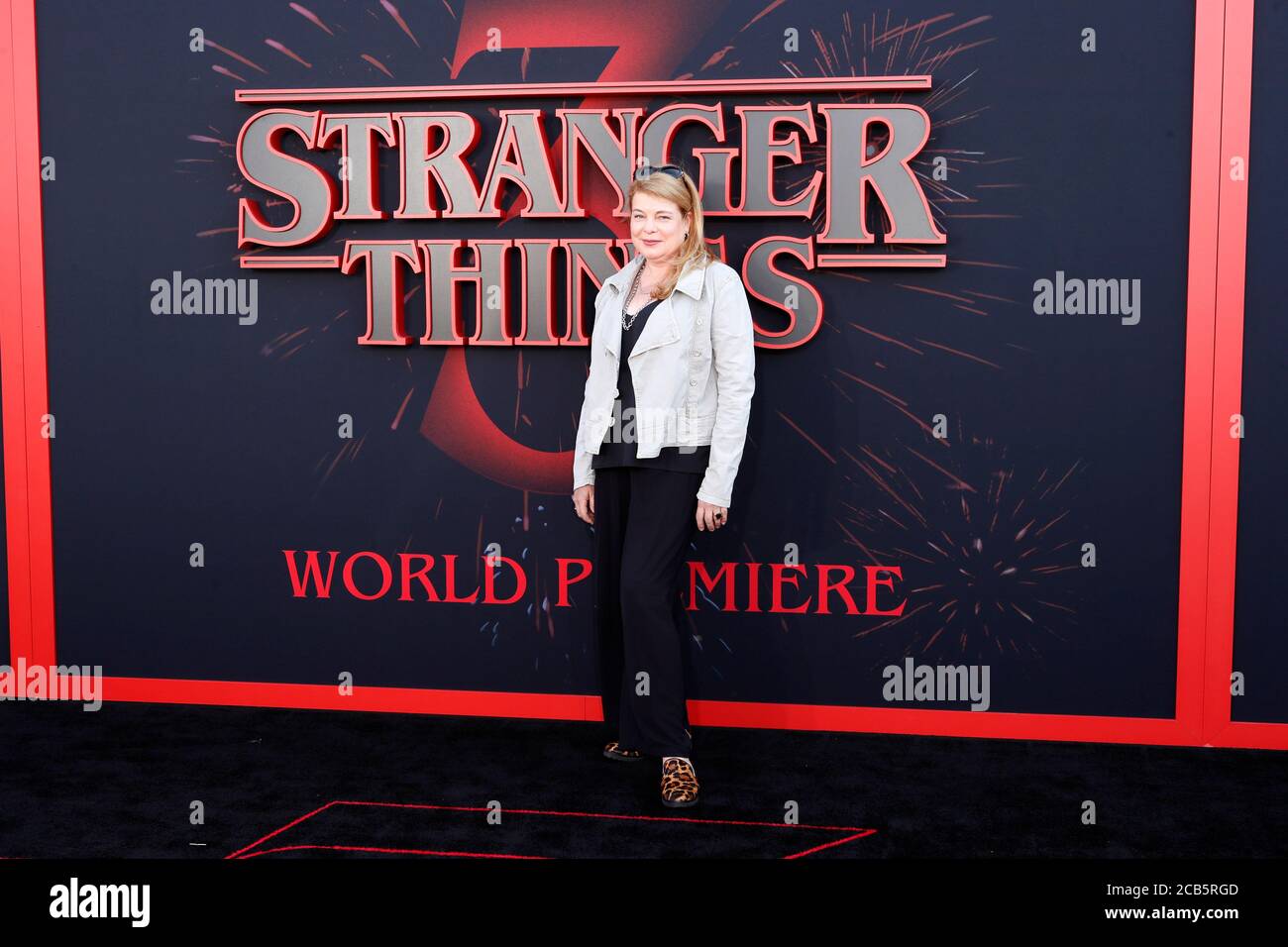 LOS ANGELES - GIU 28: Catherine Curtin al 'tranger Things' Season 3 World Premiere alla Santa Monica High School il 28 giugno 2019 a Santa Monica, CA Foto Stock
