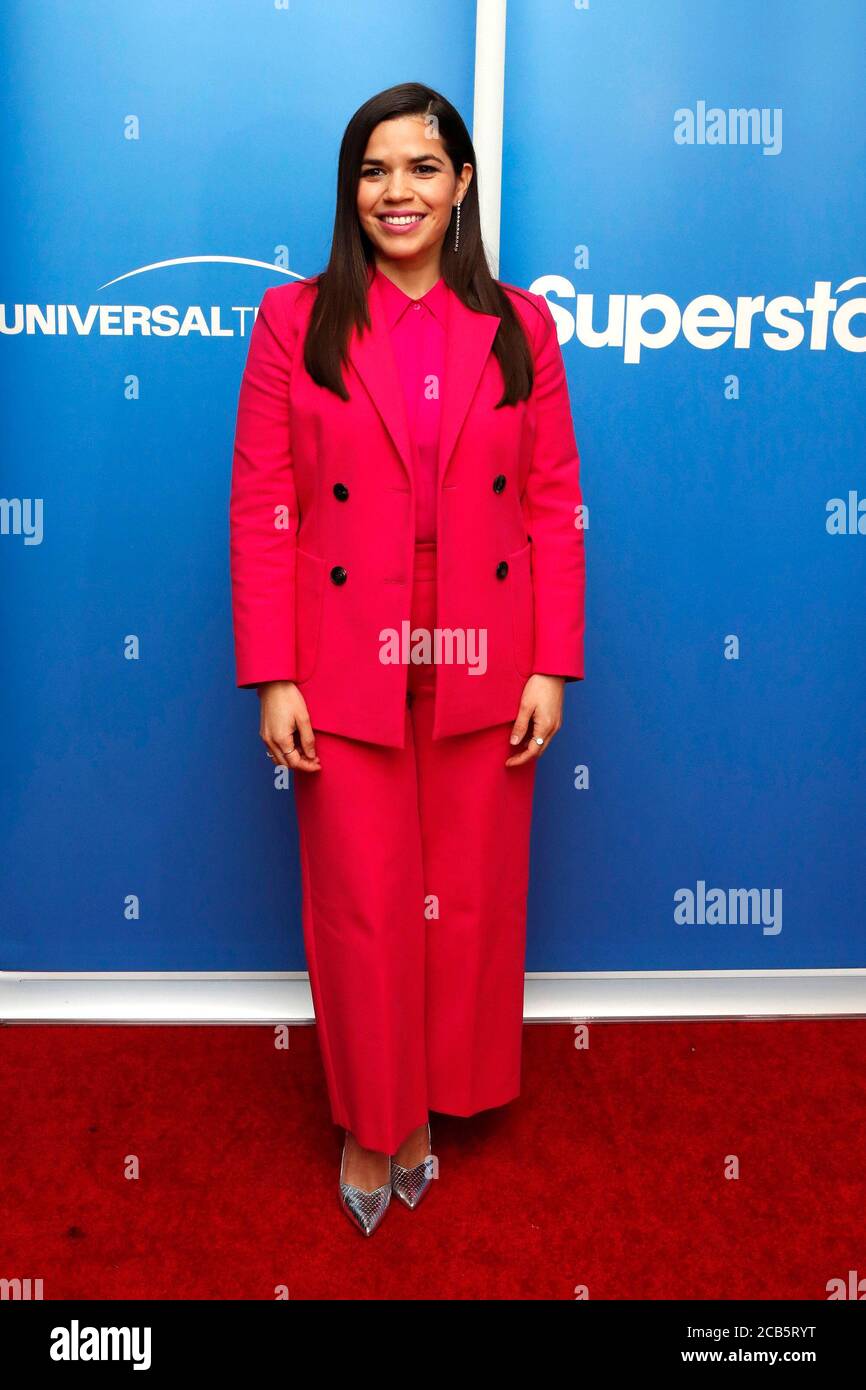 LOS ANGELES - MAR 5: America Ferrera al 'Superstore' per la vostra valutazione sul lotto Universal Studios il 5 marzo 2019 a Los Angeles, California Foto Stock