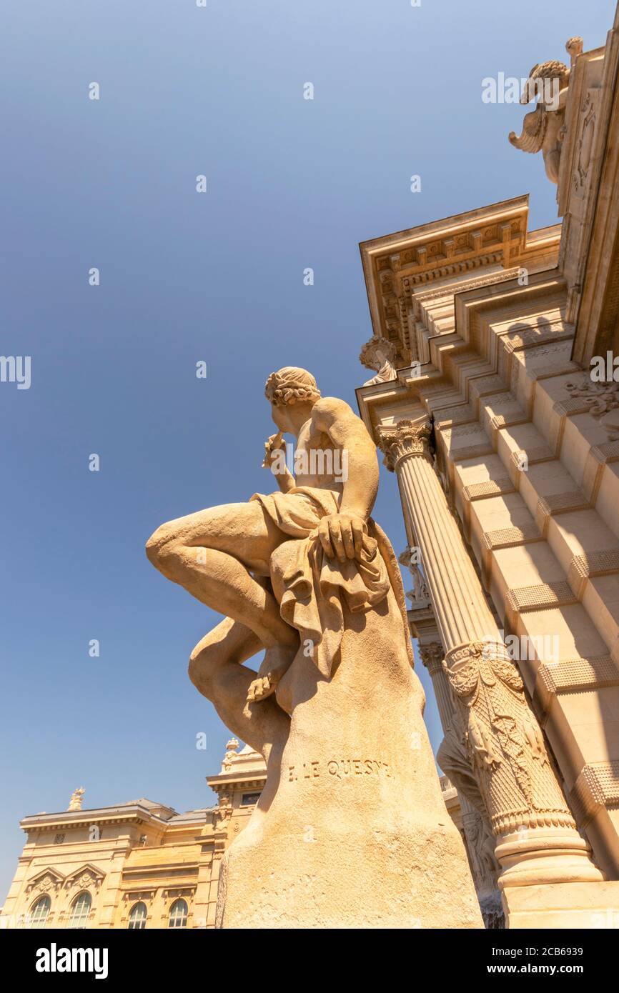 Statua fuori dal castello d'eau nel Palais Longchamp Marseille Francia Foto Stock