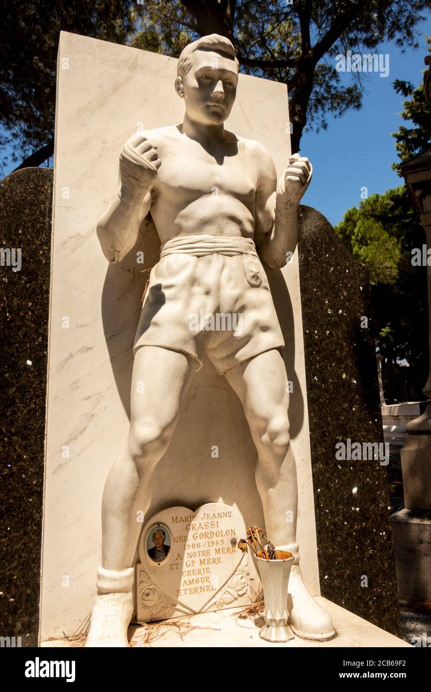 Lapide statua del pugile Raymond grassi nel cimitero Cimetière Saint-Pierre Marsiglia Francia Foto Stock