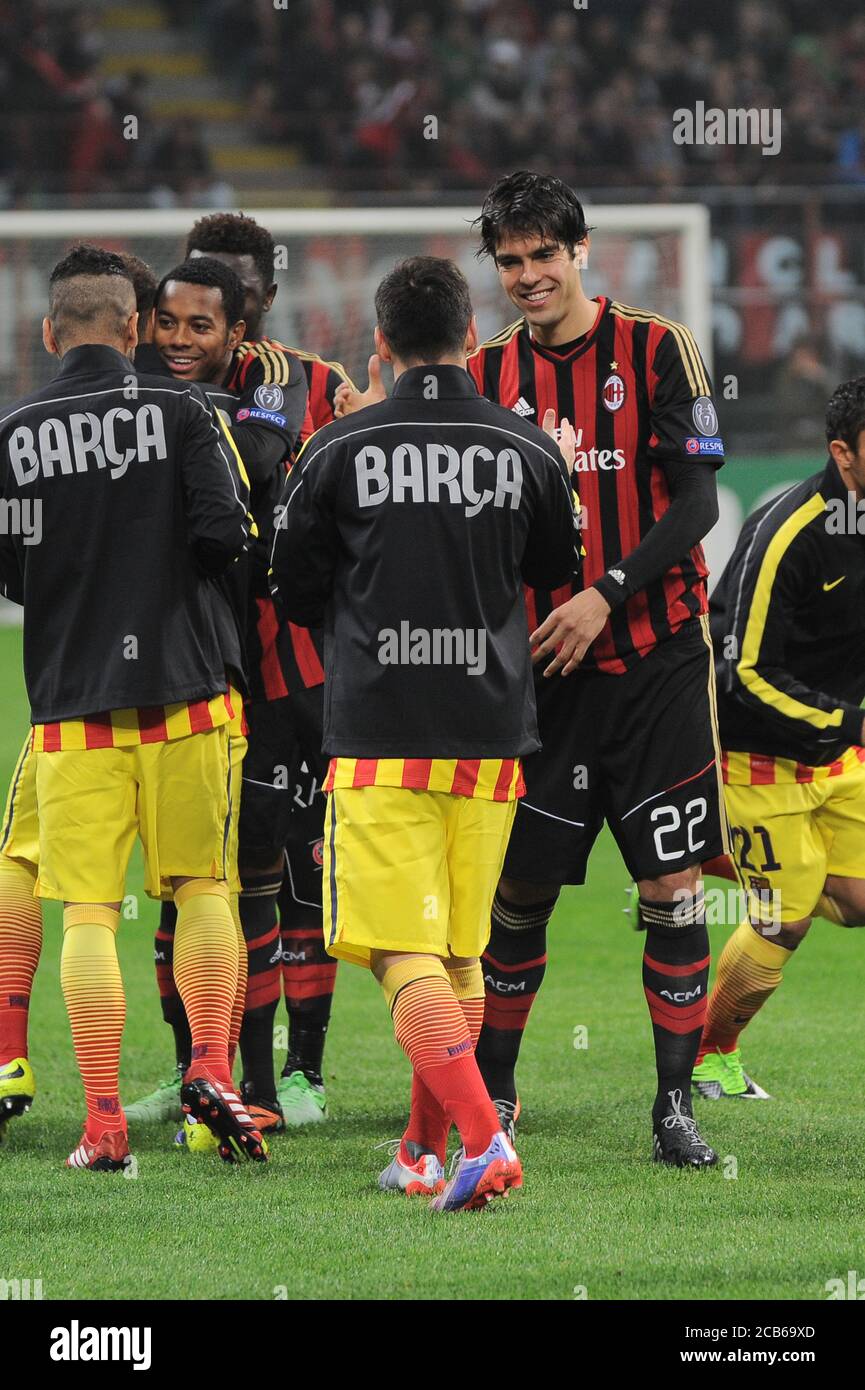 Milano, Italia , 22 OTTOBRE 2013, 'G.MEAZZA SAN SIRO' Stadium, UEFA Champions League 2013/2014, AC Milan - FC Barcelona: Lionel messi e Kaka si salutano prima della partita Foto Stock