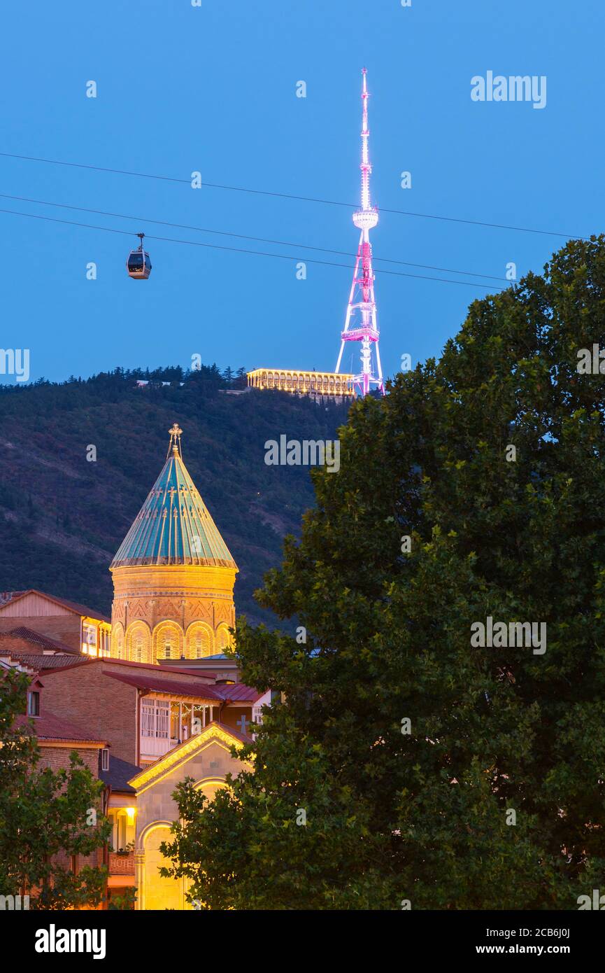 Saint George Chiesa di notte, Tbilisi, Georgia, nel Caucaso, Medio Oriente e Asia Foto Stock