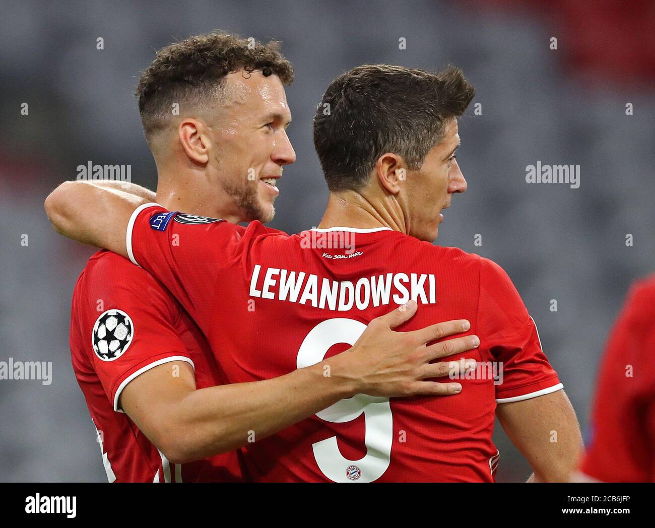 Monaco, Germania, 8 agosto 2020, Ivan PERISIC, FCB 14 celebra il suo obiettivo, felice, ridere, celebrazione, 2-0 con Robert LEWANDOWSKI, FCB 9 nella Champions League match FC BAYERN MUENCHEN - FC CHELSEA in der 1.Bundesliga, Saison 2019/2020, © Peter Schatz / Alamy Stock Photos / Stefan Matzke/Sampics/Pool importante: NESSUNA VENDITA SECONDARIA (RI-) ENTRO 48 ore DOPO IL KICK-off nazionale e internazionale News-Agenzie SOLO per uso editoriale Foto Stock