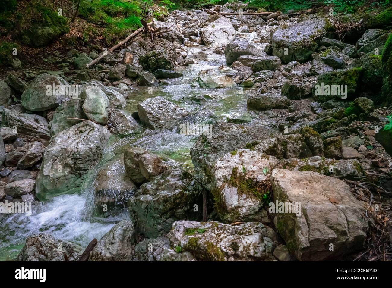 Escursioni alle cascate di Lainbach vicino Kochel am See in Baviera Germania Foto Stock