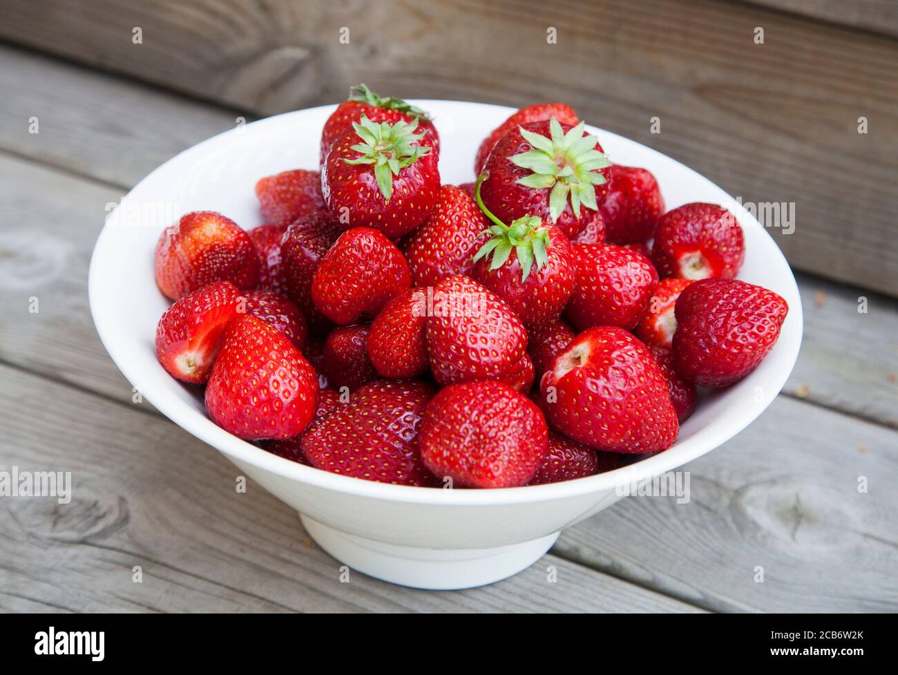 Fragole Fragaria x Ananassa in ciotola Foto Stock