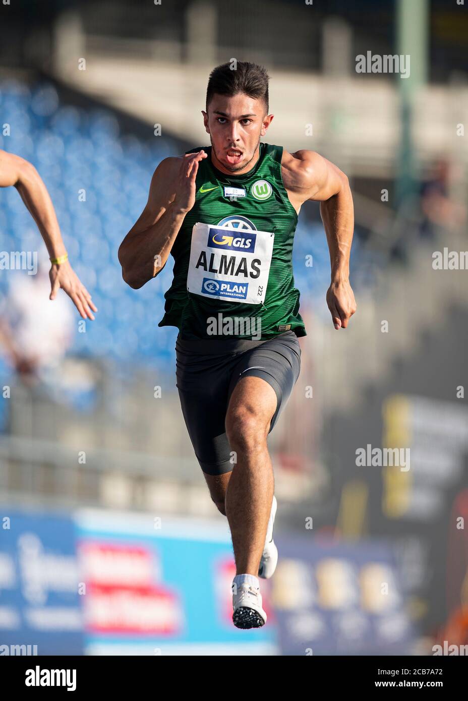 Brunswick, Germania. 8 agosto 2020. Deniz ALMAS (VfL Wolfsburg) azione, semifinale maschile 100m, su 08.08.2020 campionati tedeschi di atletica 2020, dal 08.08. - 09.08.2020 a Braunschweig/Germania. Â | utilizzo in tutto il mondo Credit: dpa/Alamy Live News Foto Stock