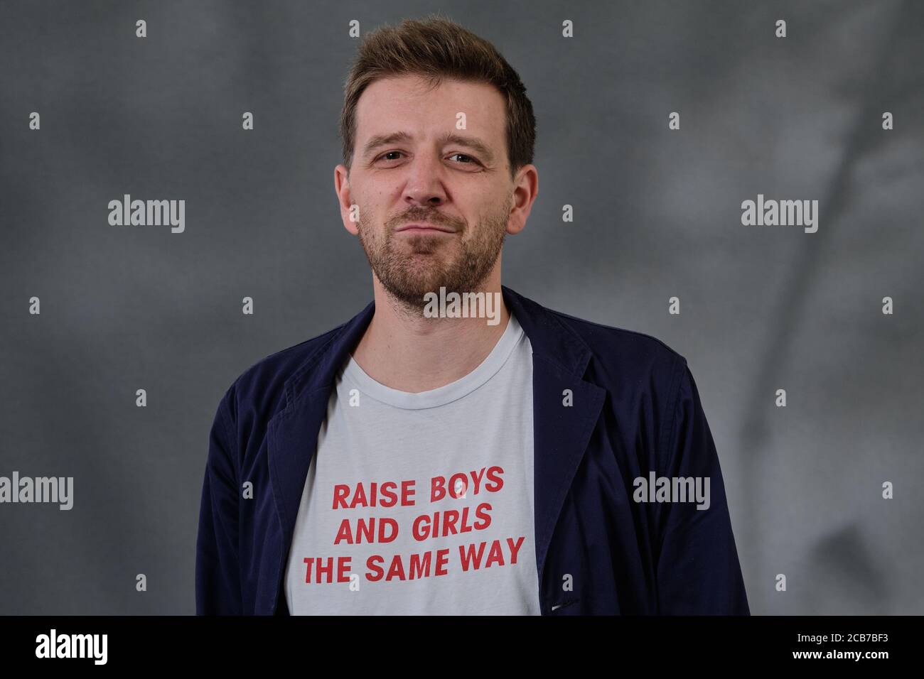 L'autore Alex Beard assiste ad una fotocellula durante l'annuale Edinburgo Festival Internazionale del Libro 2018 Foto Stock