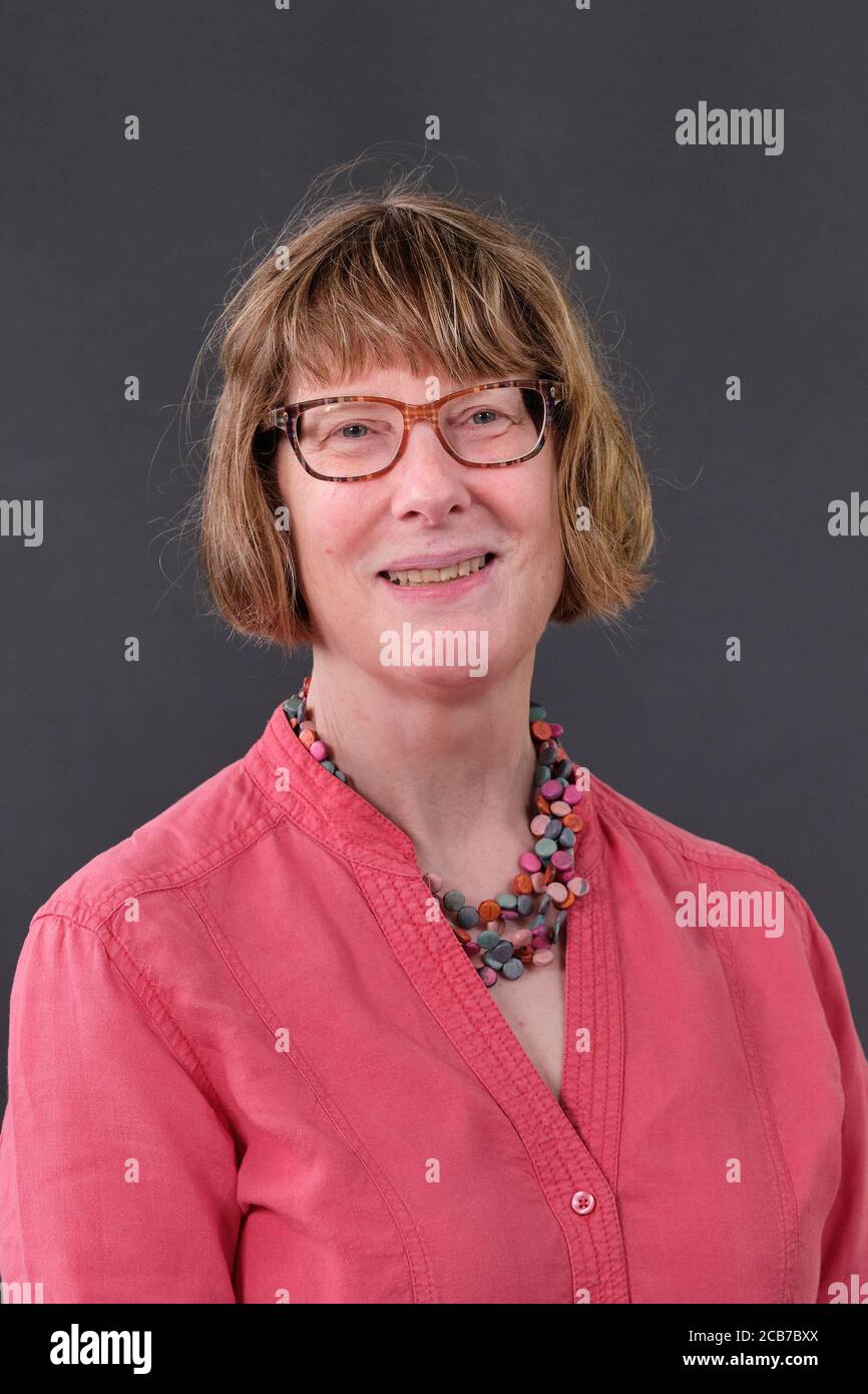 La scrittrice scozzese Olga Wojtas assiste ad una fotocellula durante la città di Edimburgo Festival Internazionale del Libro 2018 Foto Stock