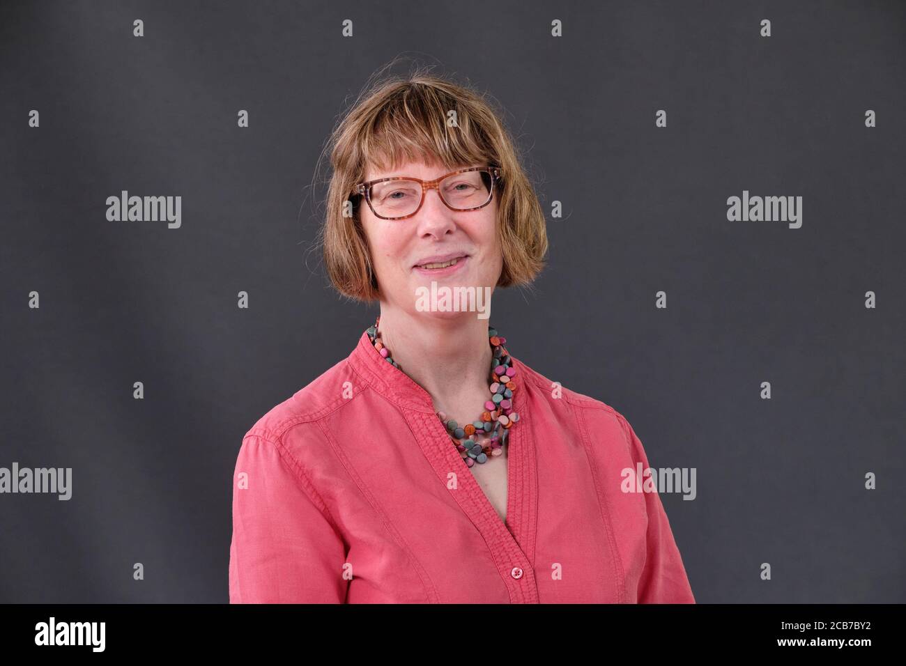 La scrittrice scozzese Olga Wojtas assiste ad una fotocellula durante la città di Edimburgo Festival Internazionale del Libro 2018 Foto Stock