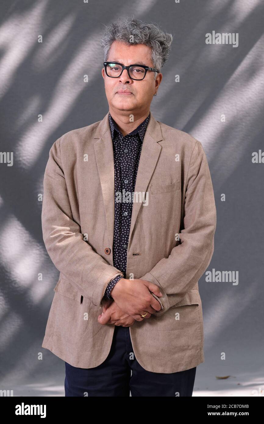 Lo scrittore e giornalista indiano Amitava Kumar assiste ad una fotocellula durante L'annuale Edinburgh International Book Festival 2018 Foto Stock