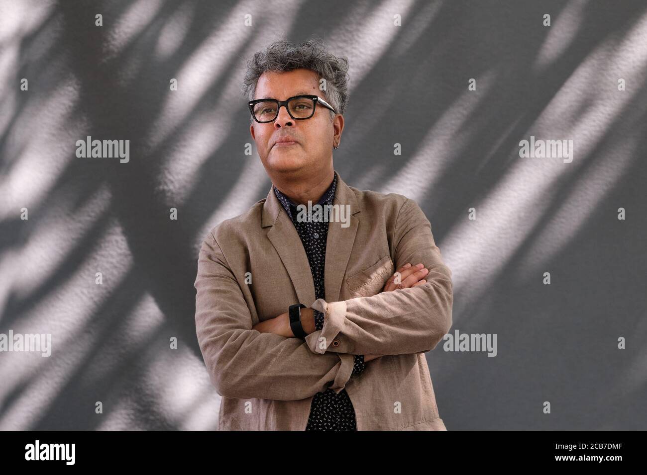 Lo scrittore e giornalista indiano Amitava Kumar assiste ad una fotocellula durante L'annuale Edinburgh International Book Festival 2018 Foto Stock