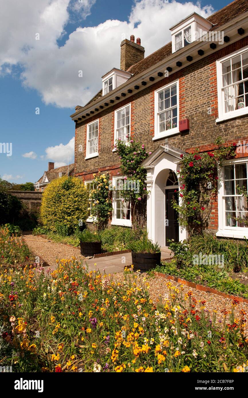 Bella casa cittadina d'epoca nella città cattedrale di Ely, Cambridgeshire, Inghilterra. Foto Stock