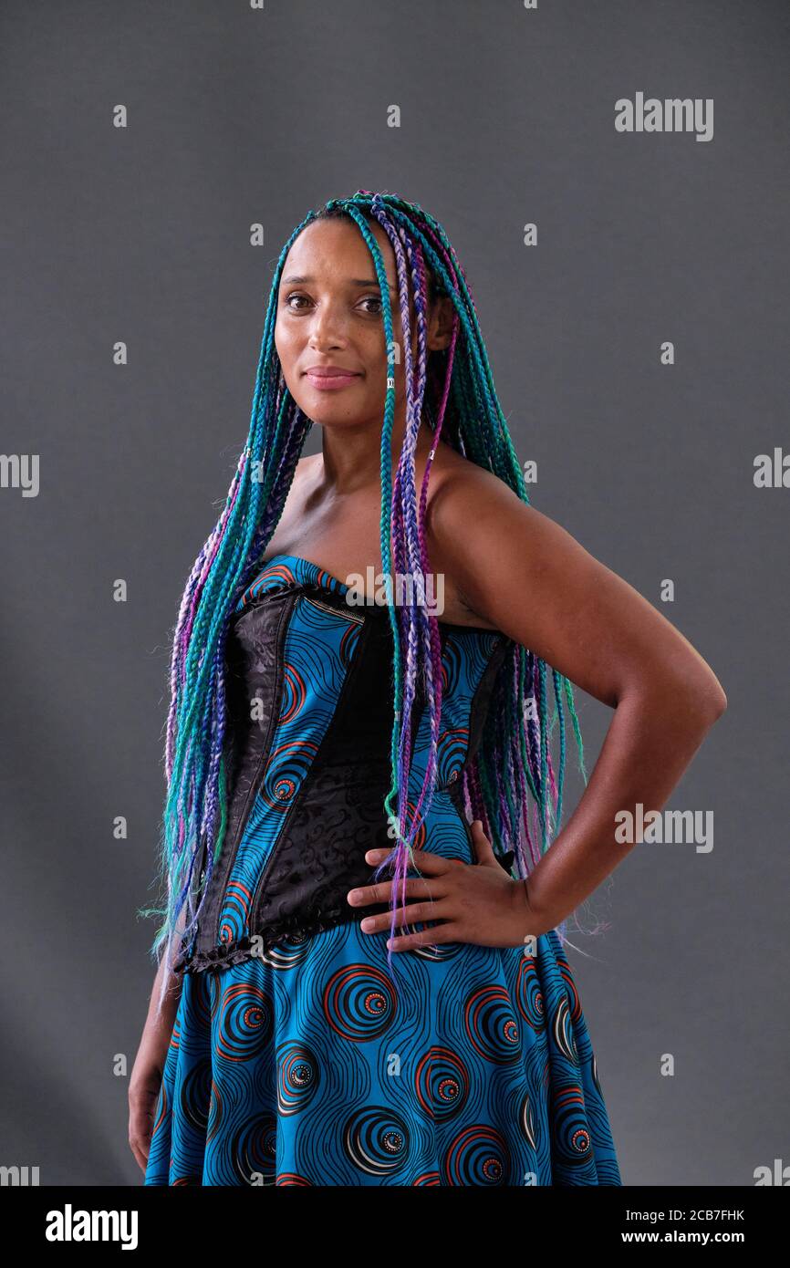 Mara Menzies, storyteller keniano, assiste ad una fotocellula durante la città di Edimburgo Festival Internazionale del Libro 2018 Foto Stock